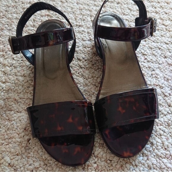 Stuart Weitzman tortoise shell buckle sandals size 7M